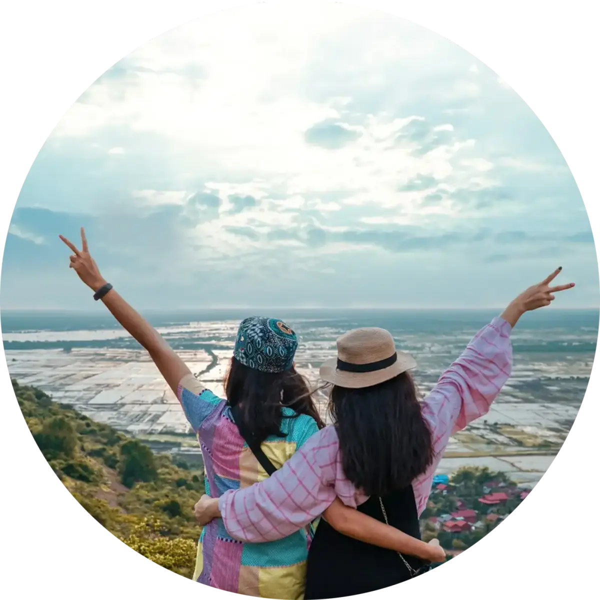 Travelers celebrating a view - join the Nimbus affiliate program